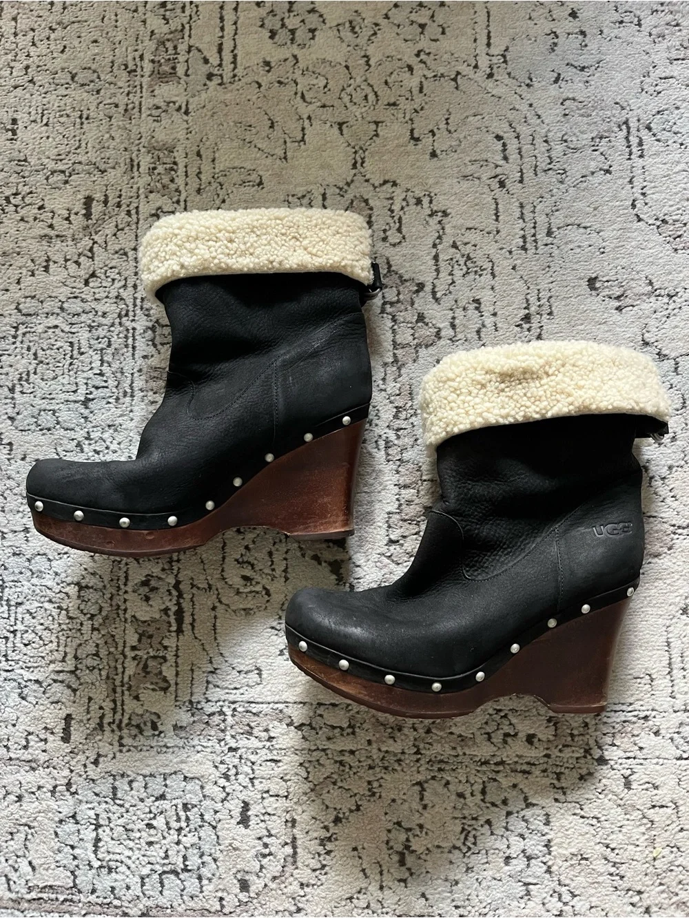 Ugg Carnegie Black Suede Wooden Clog Heel Shearling Cuff Boots Size 10